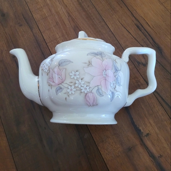 Vintage MCM Arthur Wood & Son Staffordshire England Lily Teapot Gold Trim - Picture 1 of 5